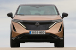 Nissan Ariya 63 kWh 4x2 Evolve Todo terreno Akatsuki Copper con Techo Ninja Black Exterior Frontal 5 puertas