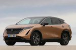 Nissan Ariya 63 kWh 4x2 Evolve Todo terreno Akatsuki Copper con Techo Ninja Black Exterior Frontal-Lateral 5 puertas