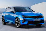 Opel Astra Electric 115 kW (156 CV) 54 kWh GS Electric Turismo Kobalt Blue Exterior Lateral-Frontal 5 puertas