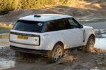 Land Rover Range Rover P440e SWB PHEV HSE SWB PHEV (sesi&oacute;n off-road) Todo terreno Fuji White Exterior Posterior-Lateral 5 puertas