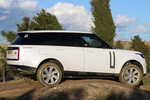 Land Rover Range Rover P440e SWB PHEV HSE SWB PHEV (sesi&oacute;n off-road) Todo terreno Fuji White Exterior Posterior-Lateral 5 puertas