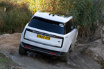 Land Rover Range Rover P440e SWB PHEV HSE SWB PHEV (sesi&oacute;n off-road) Todo terreno Fuji White Exterior Posterior-Lateral 5 puertas