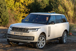 Land Rover Range Rover P440e SWB PHEV HSE SWB PHEV (sesi&oacute;n off-road) Todo terreno Fuji White Exterior Frontal-Lateral 5 puertas