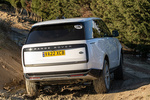 Land Rover Range Rover P440e SWB PHEV HSE SWB PHEV (sesi&oacute;n off-road) Todo terreno Fuji White Exterior Posterior-Lateral 5 puertas