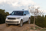 Land Rover Range Rover P440e SWB PHEV HSE SWB PHEV (sesi&oacute;n off-road) Todo terreno Fuji White Exterior Frontal-Lateral 5 puertas