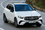 Mercedes-Benz GLC 220 d 4MATIC AMG Line con Paquete Night Todo terreno Blanco Diamante Metalizado Exterior Cenital-Lateral-Frontal 5 puertas