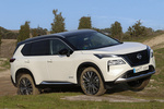 Nissan X-Trail 1.5 e-Power 157 kW (213 CV) e-4orce Tekna Todo terreno Lunar White con Galaxy Black Exterior Lateral-Frontal 5 puertas