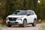 Nissan X-Trail 1.5 e-Power 157 kW (213 CV) e-4orce Tekna Todo terreno Lunar White con Galaxy Black Exterior Frontal-Lateral 5 puertas