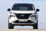 Nissan X-Trail 1.5 e-Power 157 kW (213 CV) e-4orce Tekna Todo terreno Lunar White con Galaxy Black Exterior Frontal 5 puertas