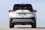 Nissan X-Trail 1.5 e-Power 157 kW (213 CV) e-4orce Tekna Todo terreno Lunar White con Galaxy Black Exterior Posterior 5 puertas