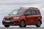 Renault Kangoo 1.5 Blue dCi 70 kW (95 CV) Zen (6 puertas) Veh&iacute;culo comercial Marr&oacute;n Terracota Exterior Frontal-Lateral 5 puertas
