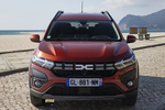 Dacia Jogger Hybrid 140 7 plazas Expression Hybrid 7 plazas Turismo familiar Naranja Terracota Exterior Frontal 5 puertas