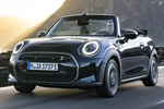 MINI MINI 3p Cooper SE Convertible 3p Cooper SE Convertible Descapotable Enigmatic Black Metallic Exterior Frontal-Lateral 3 puertas