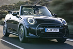 MINI MINI 3p Cooper SE Convertible 3p Cooper SE Convertible Descapotable Enigmatic Black Metallic Exterior Lateral-Frontal 3 puertas