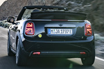 MINI MINI 3p Cooper SE Convertible 3p Cooper SE Convertible Descapotable Enigmatic Black Metallic Exterior Posterior 3 puertas