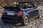 MINI MINI 3p Cooper SE Convertible 3p Cooper SE Convertible Descapotable Enigmatic Black Metallic Exterior Posterior-Lateral 3 puertas
