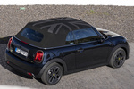 MINI MINI 3p Cooper SE Convertible 3p Cooper SE Convertible Descapotable Enigmatic Black Metallic Exterior Cenital-Posterior-Lateral 3 puertas