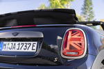 MINI MINI 3p Cooper SE Convertible 3p Cooper SE Convertible Descapotable Enigmatic Black Metallic Exterior Pilotos 3 puertas