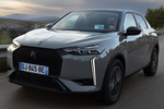 DS 3 PureTech 130 Aut. Performance Line Todo terreno Lacquered Grey Exterior Frontal-Lateral 5 puertas