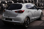 Mazda Mazda2 e-SKYACTIV G 1.5 66 kW (90 CV) M Hybrid Homura Aka Turismo Aero Grey Exterior Posterior-Lateral 5 puertas