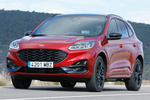 Ford Kuga 2.5 Duratec PHEV PHEV ST Line X con Black Package Todo terreno Rojo Lucid Exterior Frontal-Lateral 5 puertas