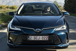 Toyota Corolla Sedan 140H Sedan Style Plus Turismo Azul Mediterr&aacute;neo Exterior Frontal 4 puertas