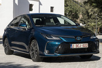 Toyota Corolla Sedan 140H Sedan Style Plus Turismo Azul Mediterr&aacute;neo Exterior Lateral-Frontal 4 puertas
