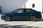 Toyota Corolla Sedan 140H Sedan Style Plus Turismo Azul Mediterr&aacute;neo Exterior Lateral 4 puertas