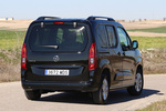 Opel Combo 100 kW (136 CV) 50 kWh Life Elegance Plus Veh&iacute;culo comercial Karbon Black Exterior Posterior-Lateral 5 puertas