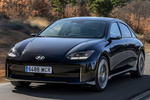 Hyundai IONIQ 6 239 kW (325 CV) 77 kWh AWD Energy Turismo Abyss Black Exterior Frontal-Lateral 4 puertas