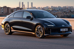Hyundai IONIQ 6 168 kW (228 CV) 77 kWh RWD Star (con llantas de 20") Turismo Abyss Black Exterior Lateral-Frontal 4 puertas