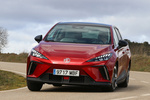 MG MG4 Electric 64 kWh Luxury Turismo Rojo Diamante Exterior Frontal-Lateral 5 puertas