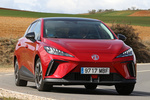 MG MG4 Electric 64 kWh Luxury Turismo Rojo Diamante Exterior Lateral-Frontal 5 puertas