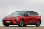 MG MG4 Electric 64 kWh Luxury Turismo Rojo Diamante Exterior Frontal-Lateral 5 puertas