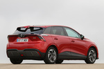 MG MG4 Electric 64 kWh Luxury Turismo Rojo Diamante Exterior Posterior-Lateral 5 puertas