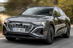 Audi Q8 Sportback 55 e-tron quattro Sportback e-tron S line con Paquete Black  Todo terreno Gris cronos Exterior Frontal-Lateral 5 puertas