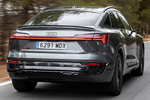 Audi Q8 Sportback 55 e-tron quattro Sportback e-tron S line con Paquete Black  Todo terreno Gris cronos Exterior Posterior-Lateral 5 puertas