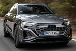 Audi Q8 Sportback 55 e-tron quattro Sportback e-tron S line con Paquete Black  Todo terreno Gris cronos Exterior Lateral-Frontal 5 puertas