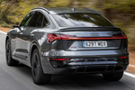 Audi Q8 Sportback 55 e-tron quattro Sportback e-tron S line con Paquete Black  Todo terreno Gris cronos Exterior Lateral-Posterior 5 puertas