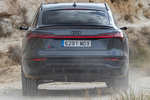 Audi Q8 Sportback 55 e-tron quattro Sportback e-tron S line con Paquete Black  Todo terreno Gris cronos Exterior Posterior 5 puertas