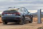 Audi Q8 Sportback 55 e-tron quattro Sportback e-tron S line con Paquete Black  Todo terreno Gris cronos Exterior Toma de recarga 5 puertas