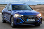 Audi Q8 55 e-tron quattro e-tron S line con Paquete Black  Todo terreno Azul Ultra Metalizado Exterior Lateral-Frontal 5 puertas