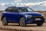 Audi Q8 55 e-tron quattro e-tron S line con Paquete Black  Todo terreno Azul Ultra Metalizado Exterior Lateral-Frontal 5 puertas