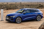 Audi Q8 55 e-tron quattro e-tron S line con Paquete Black  Todo terreno Azul Ultra Metalizado Exterior Toma de recarga 5 puertas