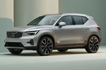 Volvo XC40 B4 Core Todo terreno Silver Dawn Exterior Frontal-Lateral 5 puertas