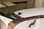 Lexus LM 350h AWD Luxury Light Beige 4 plazas Monovolumen Interior Mandos regulaci&oacute;n asientos 5 puertas