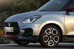 Suzuki Swift 1.4 BOOSTERJET Sport "20 aniversario" Turismo Plata Premium Metalizado con Techo Negro Exterior Frontal 5 puertas