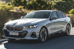 BMW i5 eDrive40 M Sport Edition Turismo M Brooklyn Grey Metallic Exterior Frontal-Lateral 4 puertas