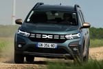 Dacia Jogger Hybrid 140 Extreme Hybrid 7 plazas Turismo familiar Gris Cometa Exterior Frontal-Lateral 5 puertas