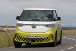 Volkswagen ID. Buzz Batalla Corta 150 kW (204 CV) 77 kWh 5 asientos 1st Edition Vehículo comercial Amarillo lima | Blanco Candy Exterior Frontal-Lateral 5 puertas
